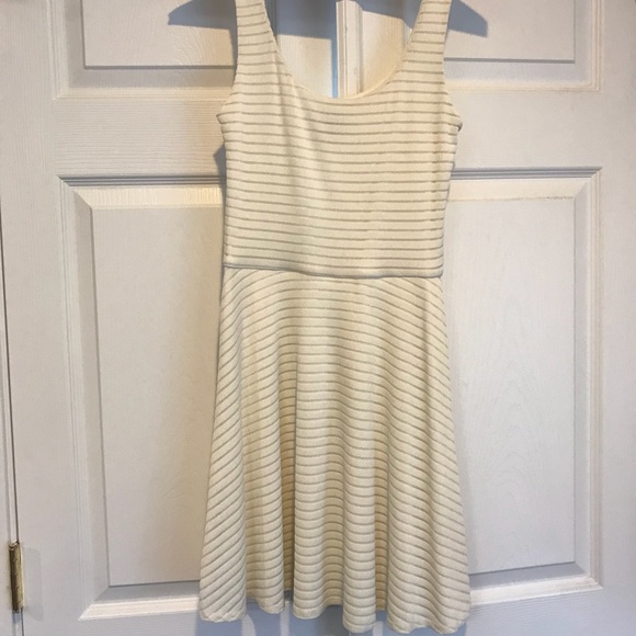 White dress - Picture 1 of 1